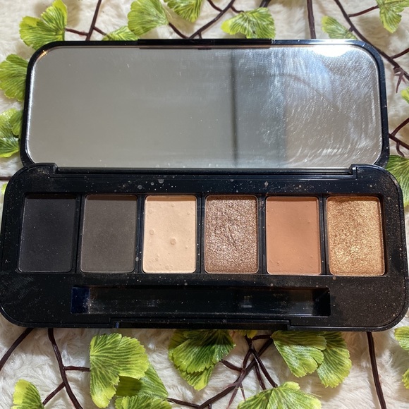 Random eyeshadow pallets - Picture 10 of 12